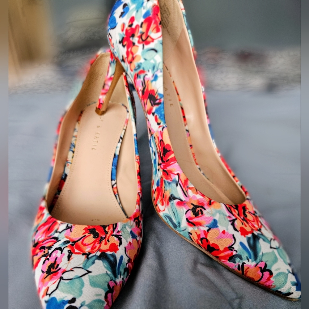 Kellie & Katie floral pumps size 9.5